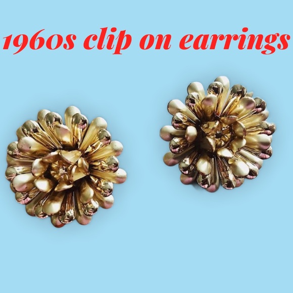 Gold flower clip on earrings - Picture 2 of 3